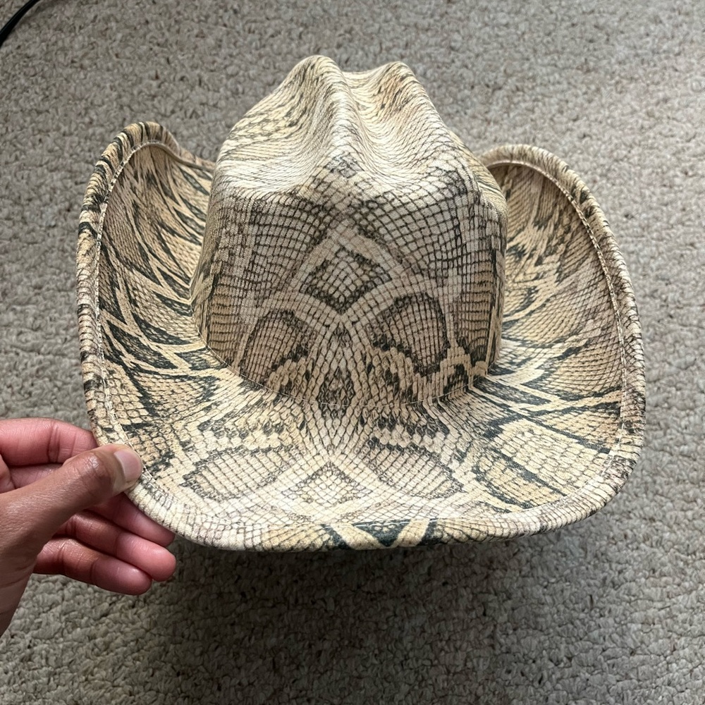 revolve women’s snake print cowboy hat